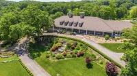 King Suite! Stay & Play Rates! Overlooking 9th fairway at Osage National!