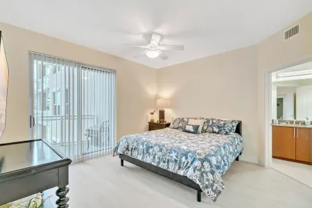 Luxury 3/3.5 Direct Ocean Front Condo w/Wow-Factor Sunrises on Private Balcony