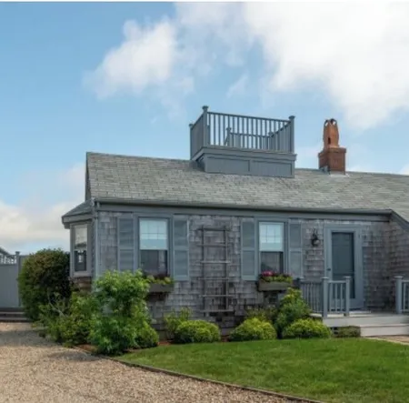 Beautiful private 4Bd/3Ba Home, Central A/C, Heated Pool, 1 mi from TN Beach!