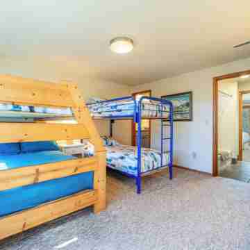 Wapato Point Pool Side Home Sleep 8, 3 Bed 2.5 Bath, Lake Views by Outdoor Pool Rooms