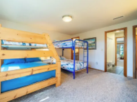Wapato Point Pool Side Home Sleep 8, 3 Bed 2.5 Bath, Lake Views by Outdoor Pool Hotels in Manson