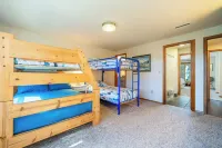 Wapato Point Pool Side Home Sleep 8, 3 Bed 2.5 Bath, Lake Views by Outdoor Pool