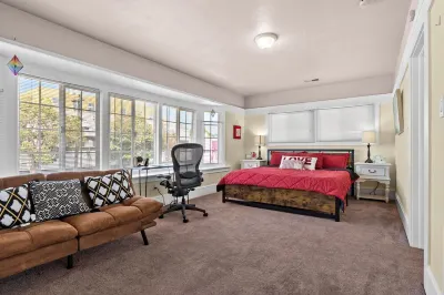 Spacious Home in the heart of the Bay チャイナタウン周辺のホテル