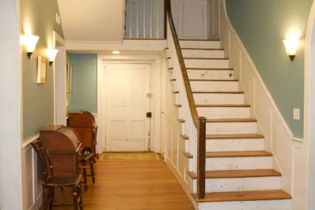 Lincoln Homestead: history, craftsmanship, comfort