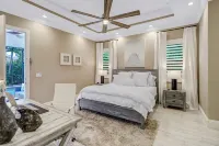 Beach! 2 Masters w Kings, Pets, Queen ensuite, hot tub, private heated Pool