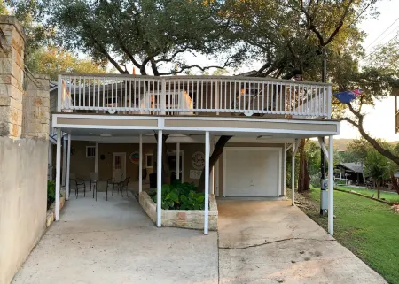 Medina Lake Villa - Stunning Lakeviews, Waterfront Access & Pool