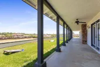 Dove Creek Retreat - Resort Style Home, Saltwater Pool/Jacuzzi, Highspeed Wi-Fi