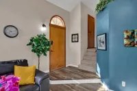 Entire 3-level, 3 BRM home w/King/Queen/Twin beds
