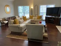 Very Clean, Open Spaces, Two Nice Decks for Outdoor Fun, Convenient location Hotels in Lawrenceville