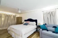 Charming 2-bedroom cottage in nice West Monroe with WiFi, AC