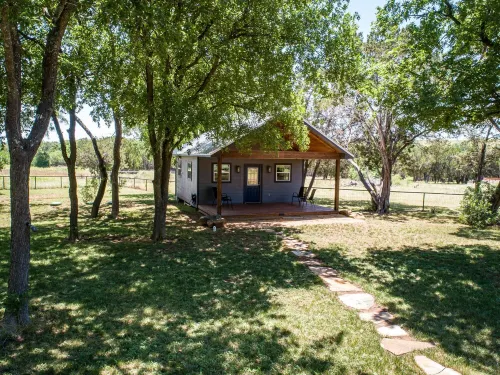 Tiny Home in Canyon Lake 5 mins to Lake & River, Prime Area, Pet Friendly!