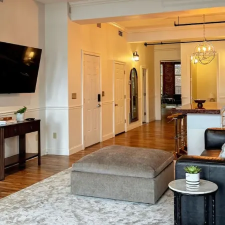 Luxurious 2 BR Loft Отели в г. Ютика