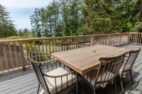 Ocean View Manzanita home - walk to beach and town!