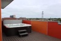 Penthouse in the heart of Downtown Fargo with private rooftop patio - Homestays