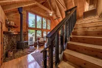 Coco's Creekside Cabin with Hot Tub, Firepit, and AC/Heat in Munds Park!