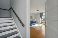 Island Luxury and Location! Walk to downtown...Nights of Lights