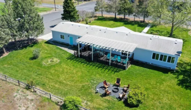 Quick walk to Columbia River access