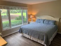 On Cougar Point - 3 minute walk to the beach - updated villa