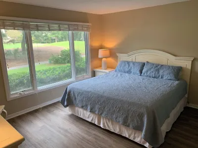 On Cougar Point - 3 minute walk to the beach - updated villa Hotels near Roy Barth Tennis Center