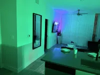 MODERN 1 BEDROOM 1 BATHROOM CONDO NEAR FLL AIRPORT 다니아비치 호텔
