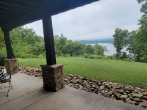 Large Lake Property in Ten Mile, Amazing Sunset Views, Two Boat Slips, Fire Pit Hotels in Rhea County