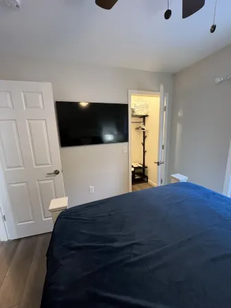 Lake Time Cottage Lake Milton Oh: Wifi, Smart TVs, Gas Fire Pit, Lake Toys,