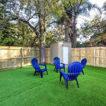 Cozy Home Fenced in Yard, Near Dwntwn&Beaches