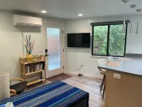 Sweet Studio, Private Patio. Close to park, disc golf, tennis, etc.  30 day min.