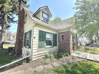 Stylish 2BR Charmer Close to Everything Hotels near Milner Library