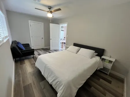 Private Guesthouse near Downtown Phoenix Отели рядом с достопримечательностью «Аризона Стейт Юниверсити Даунтаун Финикс Кампус»