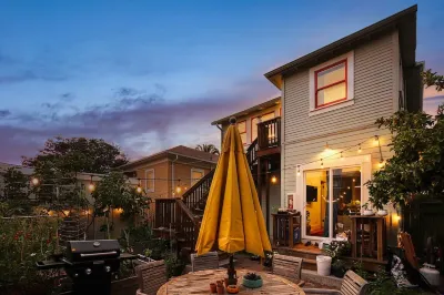 Charming top floor duplex with garden-patio. Hotel in zona Mathematical Sciences Research Institute