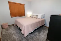 5 Bedroom Lincoln Home 10 Minutes from Downtown