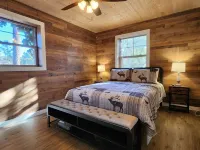 Lone Star Lodge in Whispering Pines w/ Mountain View - Epic Pickleball Fun!