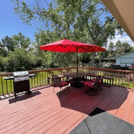 Cheerful 4 Bedroom Home - Back Yard/Game Room!