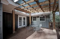 Hickory Suite: Luxury Studio in Safe/Central Location by WholeFoods & Hospitals
