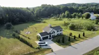 Dream Palace, with Hot Tub, Game Room, Fire pit, 5BR-3BA, near Long Lake