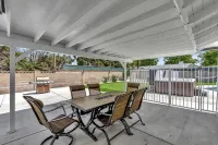 New Cheerful Stylish Villa - Pool, Spa, Mini Golf, Fire pit, Walk to Disneyland