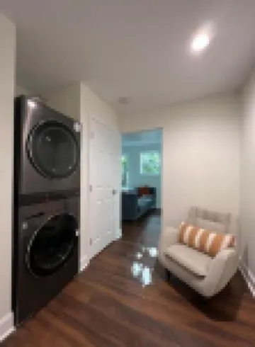 Stylish 1BR with full kitchen