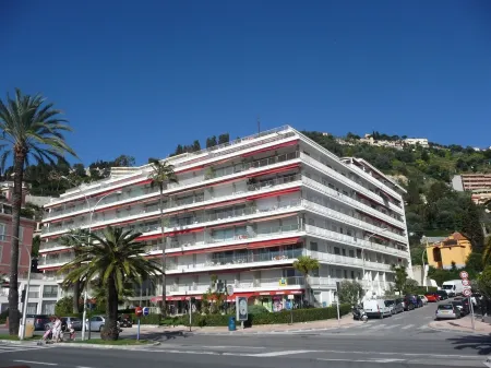 Menton Garavan Studio Bord de Mer et Plages Отели рядом с достопримечательностью «Музей Жана Кокто - Коллекция Северина Вундермана»