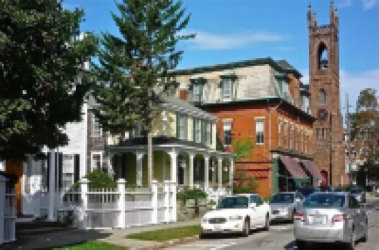 Historic Bristol Town Center Apartment