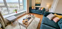 Spectacular Harbour and Mountain Views, Porthmadog, Snowdonia, Sleeps 9