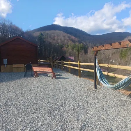The Overlook Cabin near Grayson Highlands - Arcade & Theater