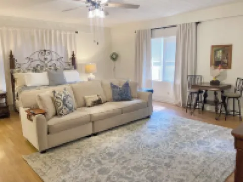 McCullough Park Charming 3-bedroom  in fantastic Stockbridge