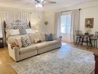 McCullough Park Charming 3-bedroom  in fantastic Stockbridge