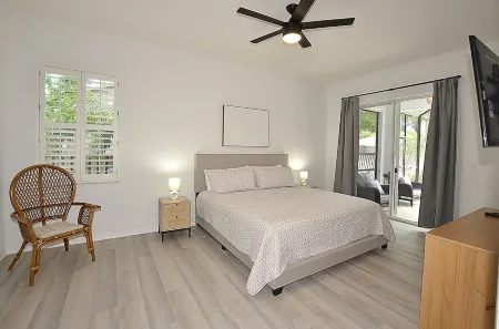 Albatross villa newly furnished/heated pool Отели в г. Себастиан