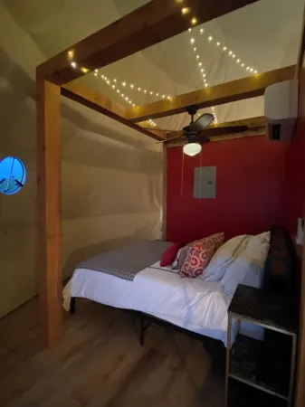 Ventana Dome @ Rolling S Ranch Отели рядом с достопримечательностью «Doeskin Ranch»