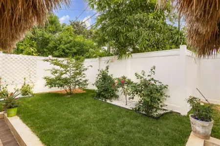 Balinese-Inspired Oasis & Tropical Tranquility Отели в г. Бойнтон Бич