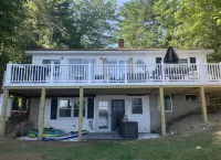 Spacious Four Season Lakeside Retreat