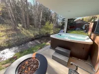 Creekside Pack Cabin with 360° Mountain Views