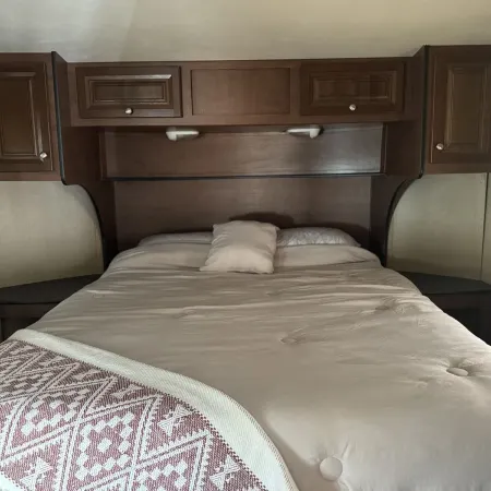 Cozy RV tucked back in a quiet property with plenty of room to relax